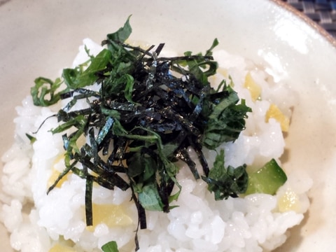 缶詰たくあんと胡瓜の混ぜ寿司